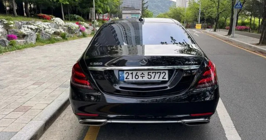 Mercedes-Benz S-Class 