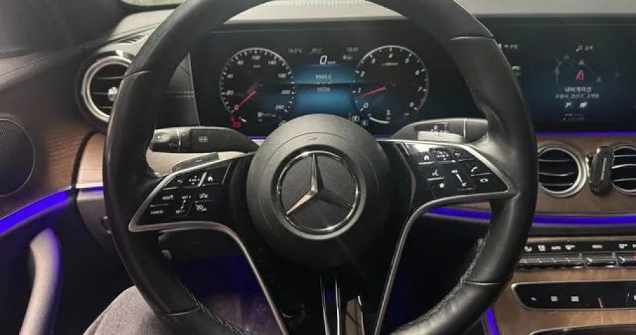 Mercedes-Benz E-Class 
