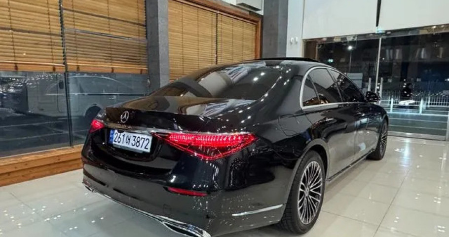Mercedes-Benz S-Class 