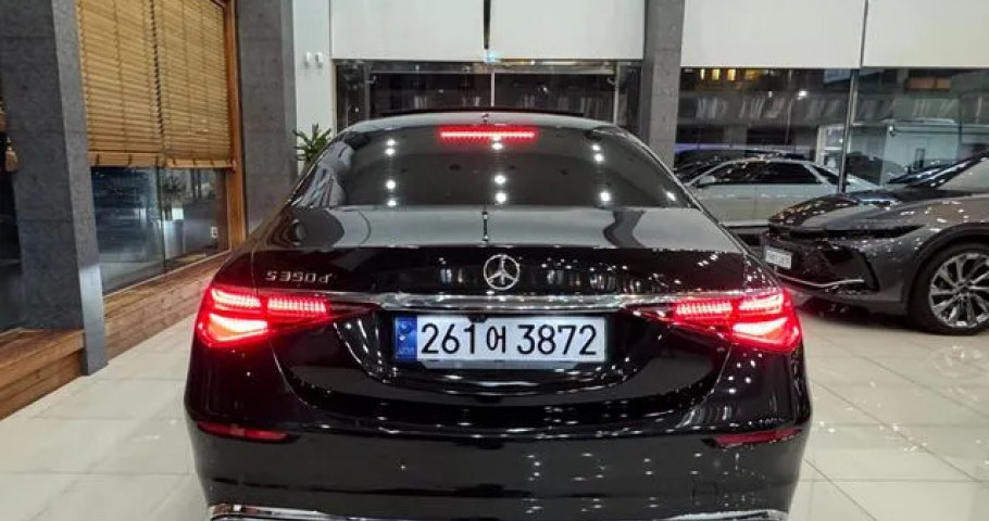 Mercedes-Benz S-Class 