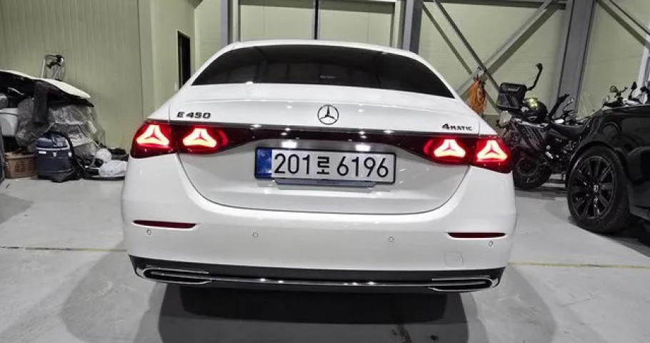 Mercedes-Benz E-Class 