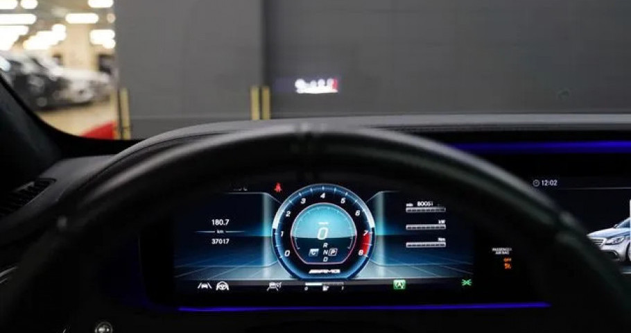 Mercedes-Benz S-Class 
