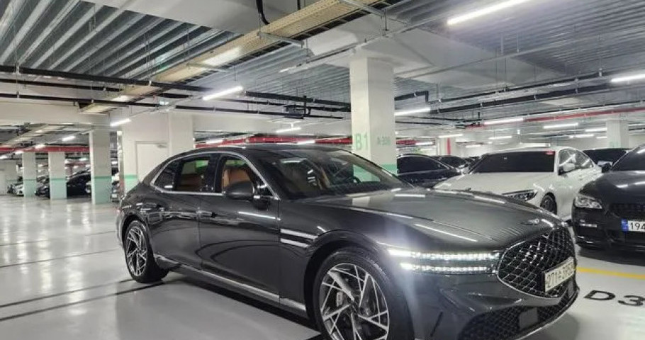 Genesis G90 