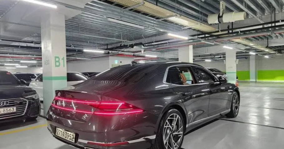 Genesis G90 