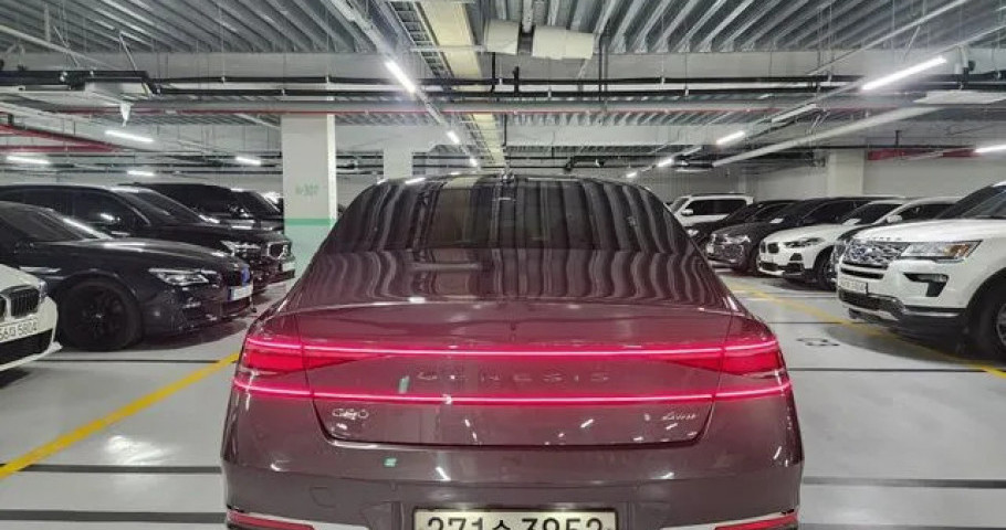 Genesis G90 
