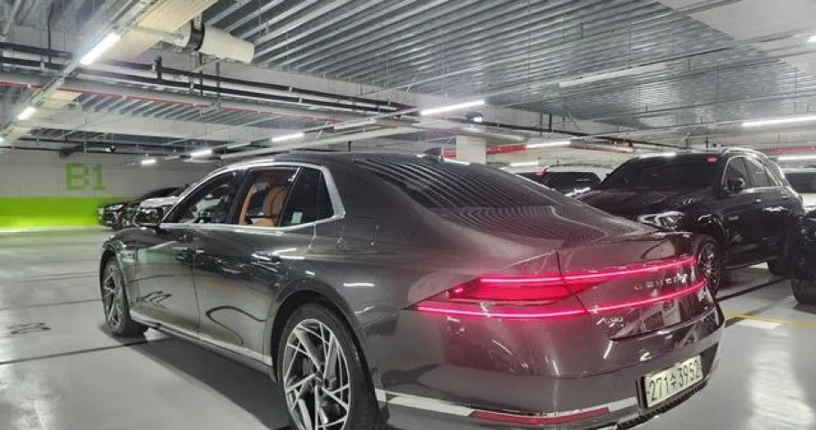 Genesis G90 