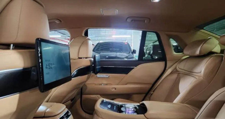 Genesis G90 