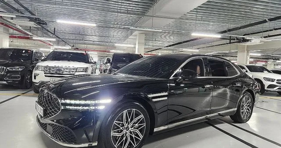 Genesis G90 