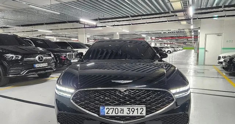 Genesis G90 