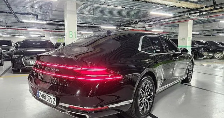 Genesis G90 