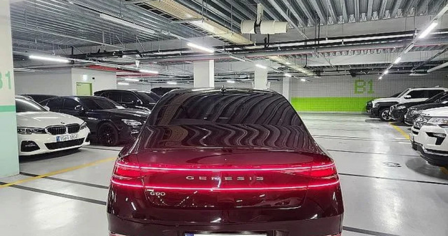Genesis G90 