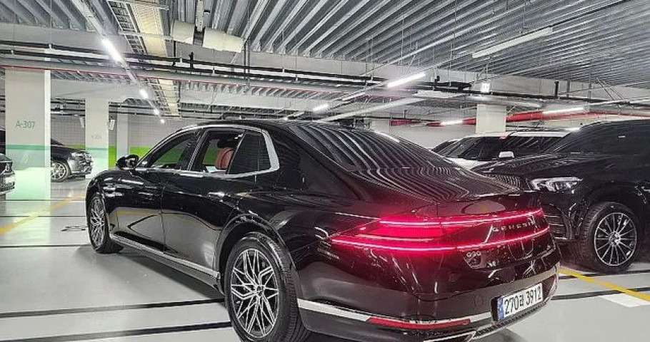 Genesis G90 