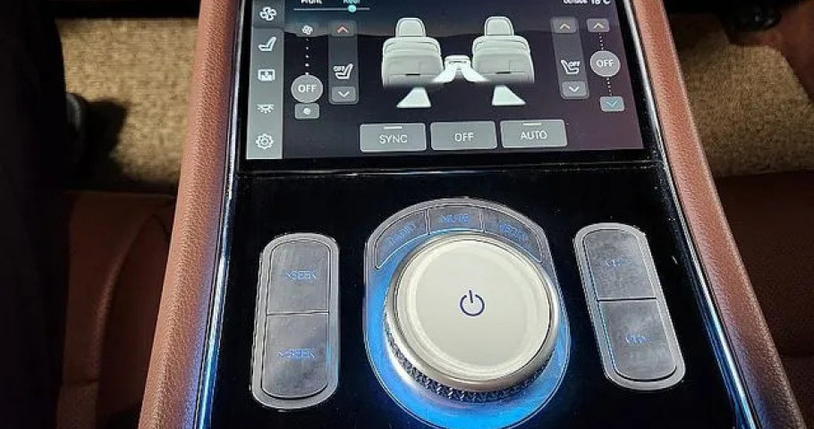 Genesis G90 