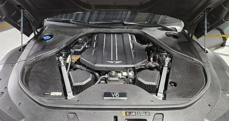 Genesis G90 