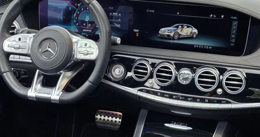 Mercedes-Benz S-Class 