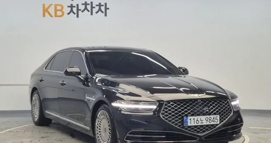 Genesis G90 