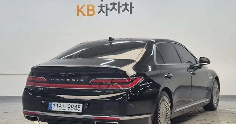 Genesis G90 