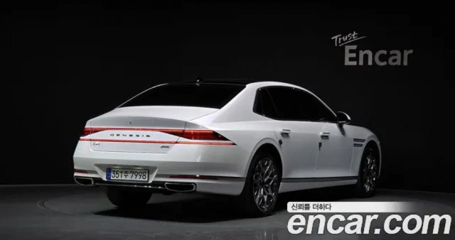 Genesis G90 