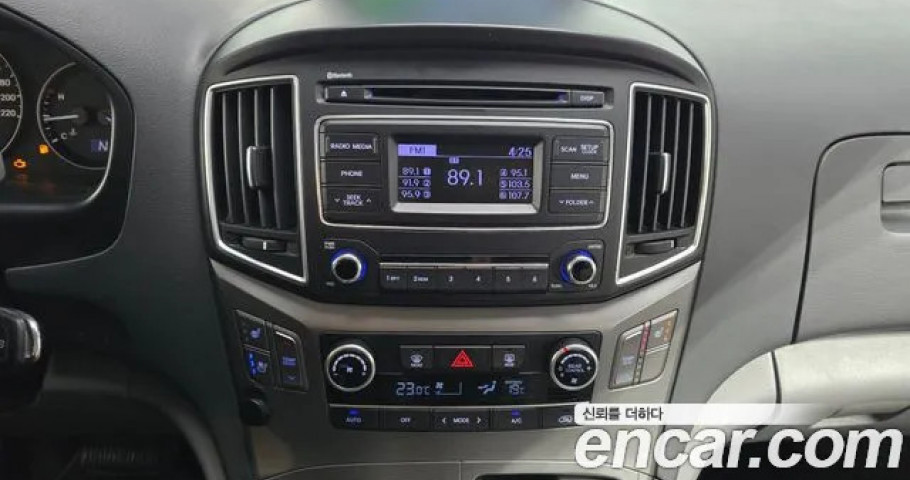 Hyundai Starex 