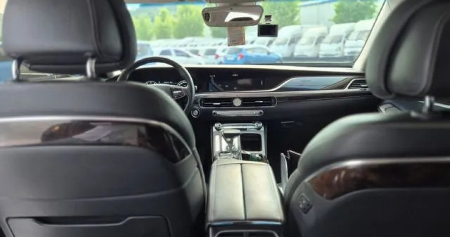Genesis G90 