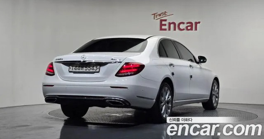 Mercedes-Benz E-Class 
