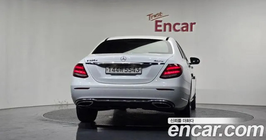 Mercedes-Benz E-Class 