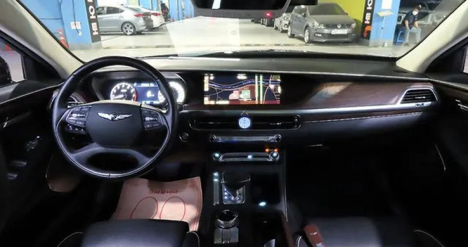 Genesis G90 