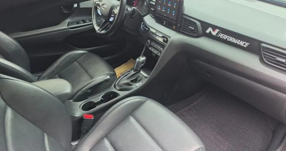 Hyundai Veloster 