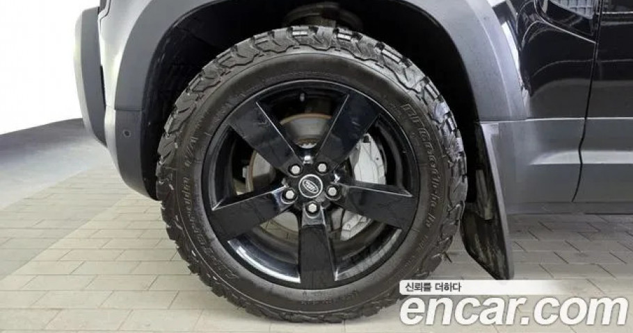 Land Rover Defender 