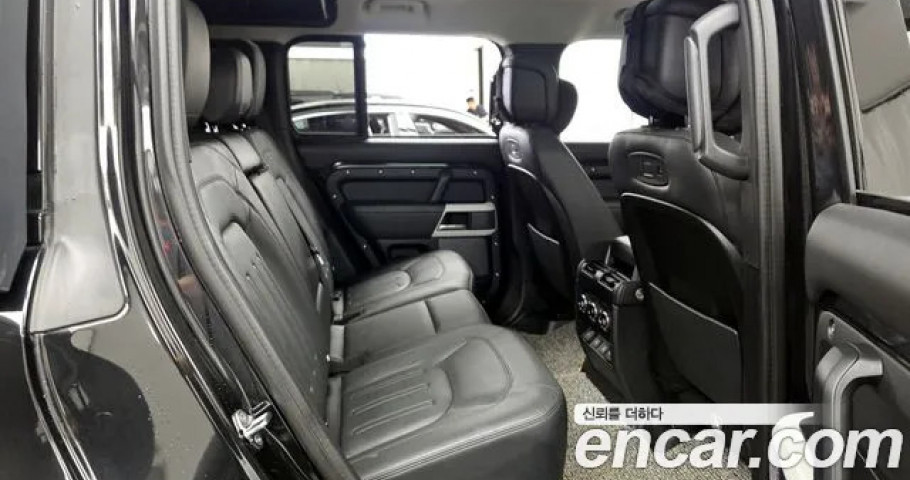Land Rover Defender 