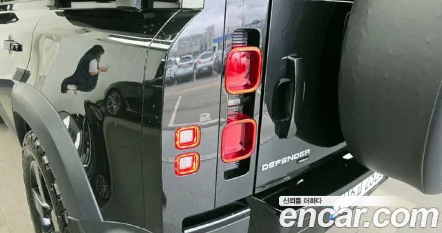 Land Rover Defender 