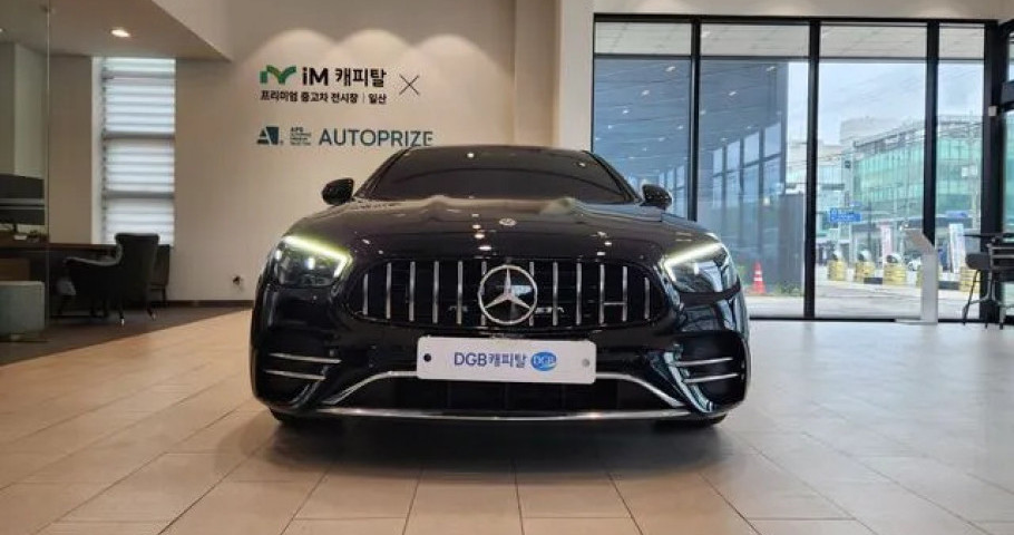 Mercedes-Benz E-Class 