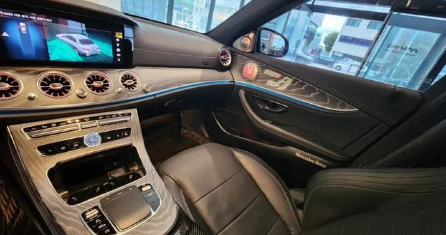 Mercedes-Benz E-Class 