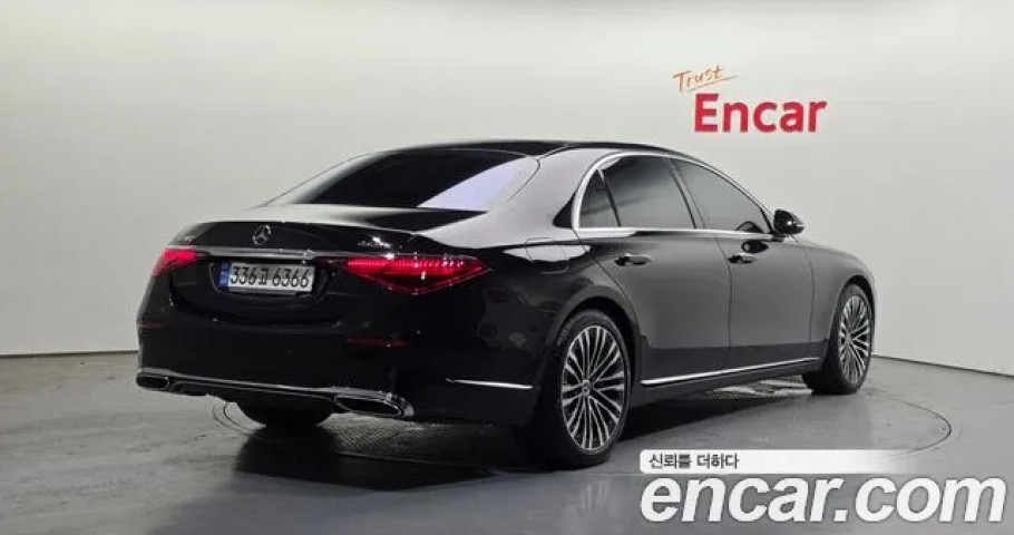 Mercedes-Benz S-Class 