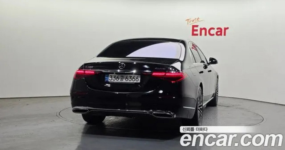 Mercedes-Benz S-Class 