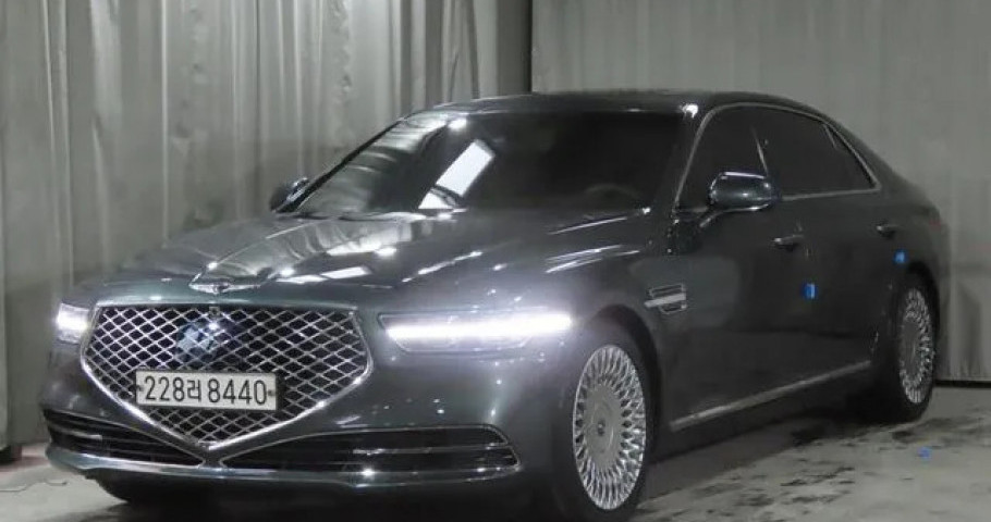 Genesis G90 