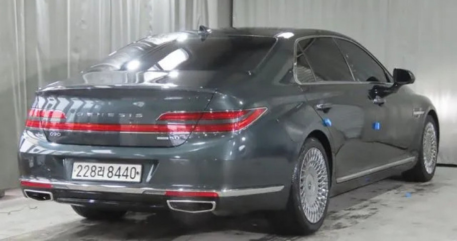 Genesis G90 