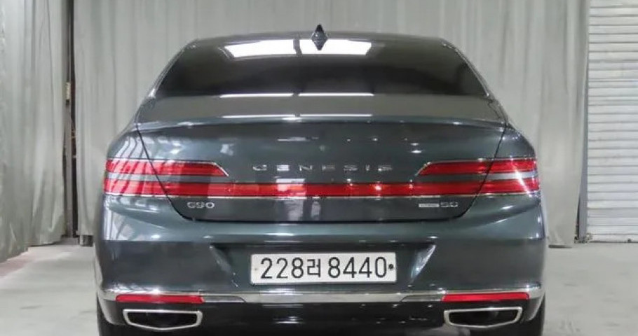 Genesis G90 