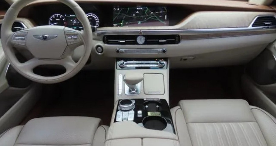 Genesis G90 