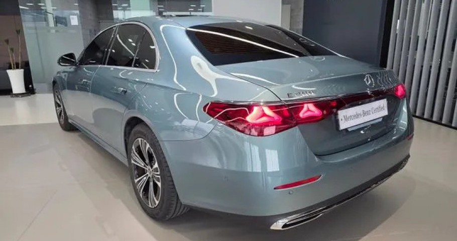 Mercedes-Benz E-Class 