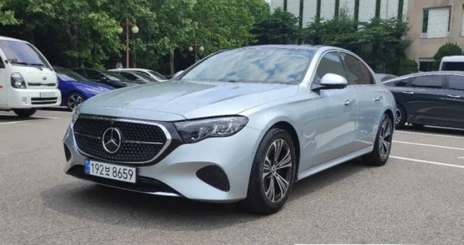 Mercedes-Benz E-Class 