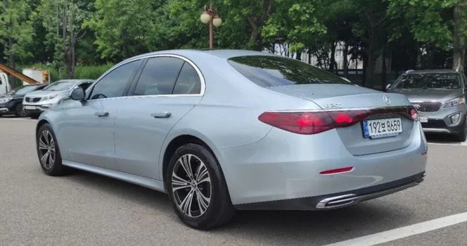 Mercedes-Benz E-Class 