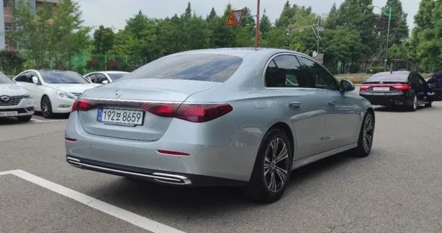 Mercedes-Benz E-Class 