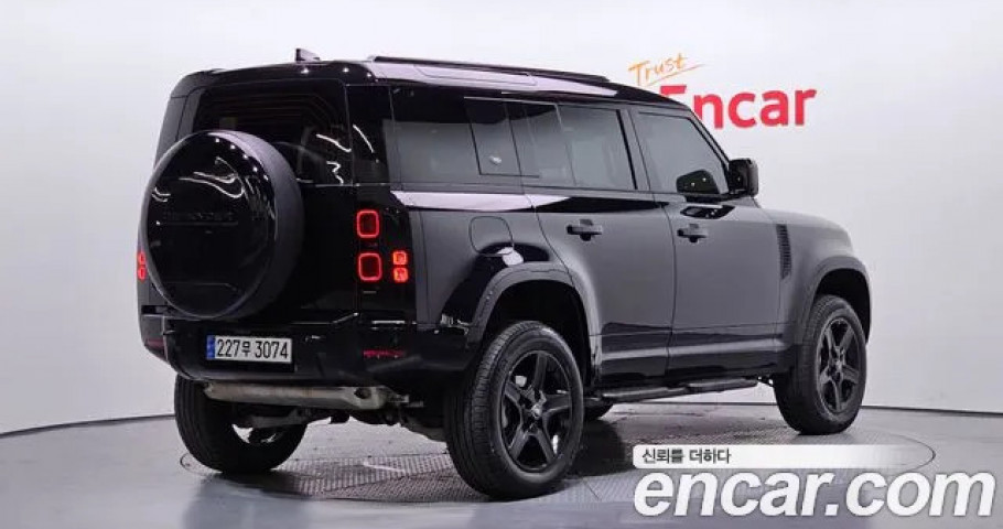 Land Rover Defender 