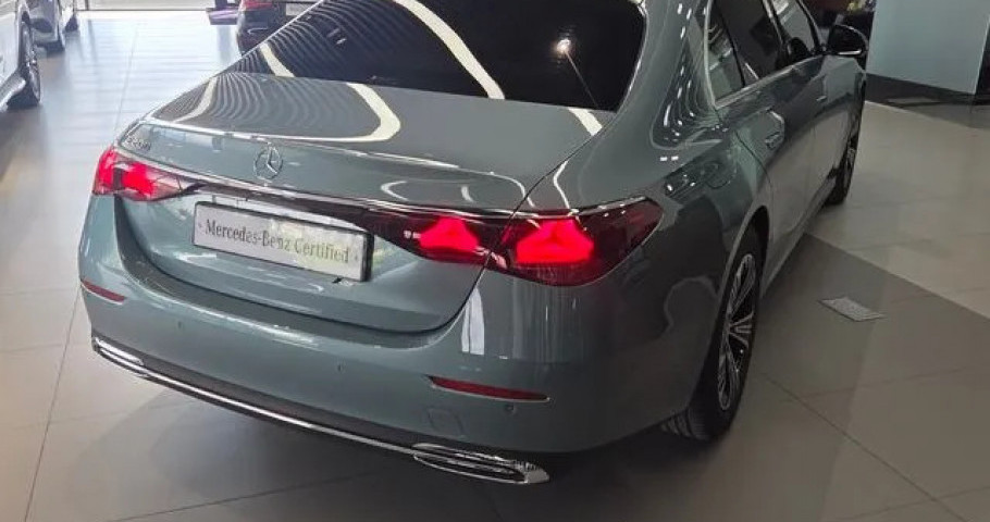 Mercedes-Benz E-Class 