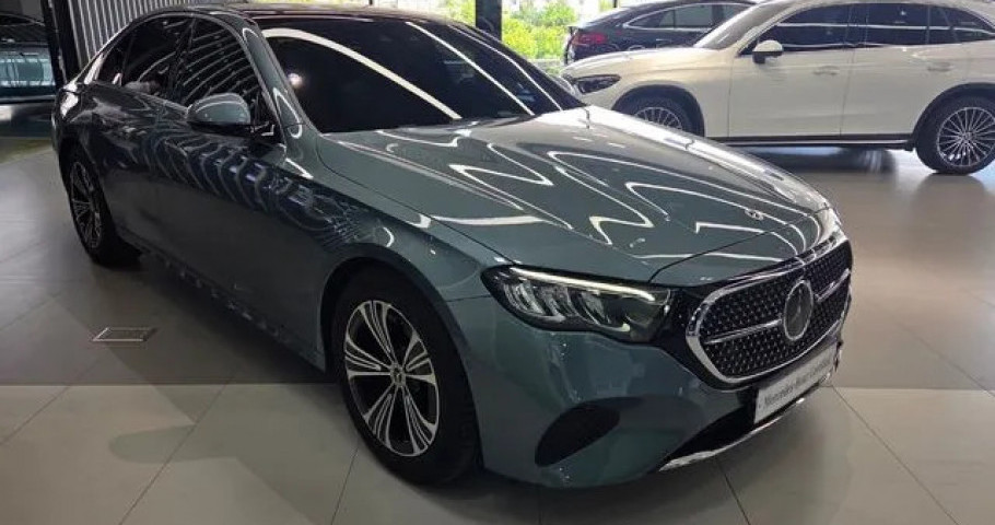 Mercedes-Benz E-Class 