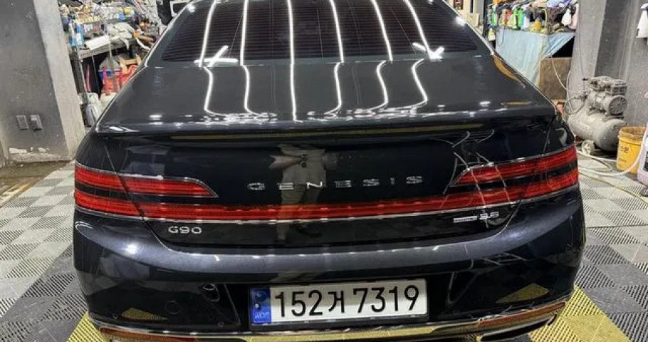 Genesis G90 