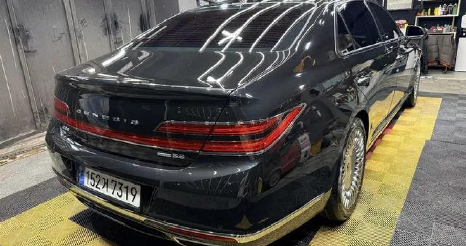 Genesis G90 