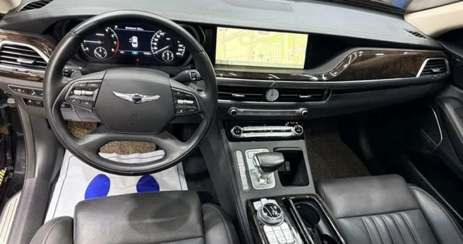 Genesis G90 