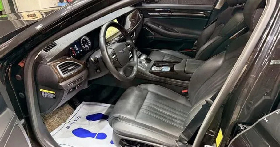 Genesis G90 